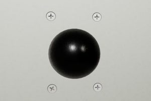 レバー周りにネジ止めがむき出しになっているアケコンの例